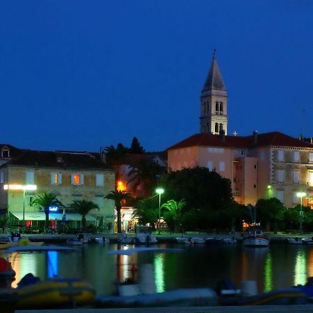 Apartments Raic Supetar Buitenkant foto