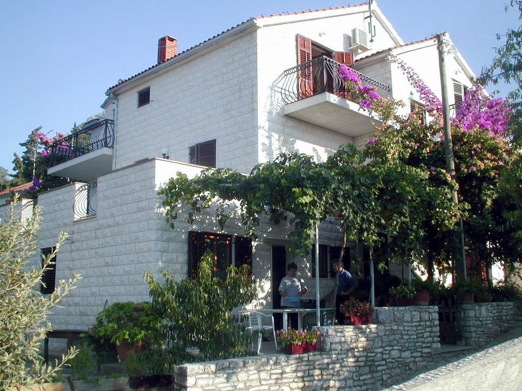 Apartments Raic Supetar Buitenkant foto