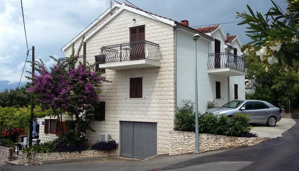 Apartments Raic Supetar Buitenkant foto